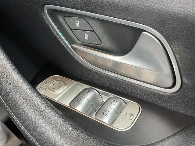 メルセデス・ベンツ ＧＬＳ４００ｄ 4マチック AMGライン 鹿児島県 2020(令2)年 6.7万km 黒 法人ワンオーナー/禁煙車/サンルーフ/バックカメラ/サイドカメラ/フロントカメラ/全周囲カメラ/レザーシート/パワーシート/シートヒーター/ドライブレコーダー/電動リアゲート/パドルシフト/ETC/アイドリングストップ/純正ナビ/Bluetooth/フルセグ/レーンキープアシスト/横滑り防止装置/純正21インチアルミホイール/純正フロアマット