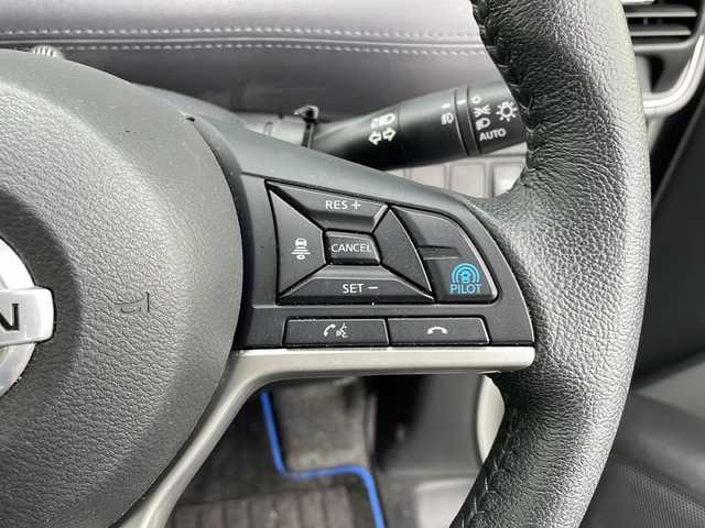日産 セレナ e－パワー ハイウェイスター V 長野県 2020(令2)年 2.5万km ブリリアントホワイトパール プロパイロット/インテリジェントエマージェンシーブレーキ/踏み間違い衝突防止アシスト/車線逸脱防止支援システム/車線逸脱警報/後側方衝突防止アシスト/後方車両検知警報/後退時車両検知警報/前方衝突予測警報/コーナーセンサー/純正フリップダウンモニター/純正10インチSDナビ/（CD/DVD/BD/フルセグTV/BT）/インテリジェントアラウンドビューモニター/ビルトインETC/ドライブレコーダー（F・R）/ハンズフリーパワースライドドア（両側）/ブラインドスポットモニター/革巻きステアリング/ステアリングスイッチ/電動パーキングブレーキ/ブレーキホールド/LEDヘッドランプ/フォグランプ/オートライト/スマートキー/Pスタート/電動格納ミラー/純正フロアマット/純正15インチAW
