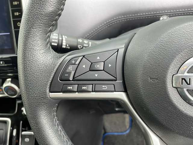 日産 セレナ e－パワー ハイウェイスター V 長野県 2020(令2)年 2.5万km ブリリアントホワイトパール プロパイロット/インテリジェントエマージェンシーブレーキ/踏み間違い衝突防止アシスト/車線逸脱防止支援システム/車線逸脱警報/後側方衝突防止アシスト/後方車両検知警報/後退時車両検知警報/前方衝突予測警報/コーナーセンサー/純正フリップダウンモニター/純正10インチSDナビ/（CD/DVD/BD/フルセグTV/BT）/インテリジェントアラウンドビューモニター/ビルトインETC/ドライブレコーダー（F・R）/ハンズフリーパワースライドドア（両側）/ブラインドスポットモニター/革巻きステアリング/ステアリングスイッチ/電動パーキングブレーキ/ブレーキホールド/LEDヘッドランプ/フォグランプ/オートライト/スマートキー/Pスタート/電動格納ミラー/純正フロアマット/純正15インチAW