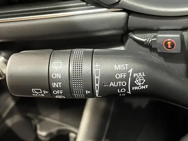 マツダ マツダ３ファストバック 15S ツーリング 愛知県 2019(令1)年 3.1万km ソウルレッドクリスタルM 純正SDナビ（AM/FM/Bluetooth/ワンセグTV/USB/CD・DVD再生）/純正ドライブレコーダー/衝突軽減システム/レーダークルーズコントロール/LEDヘッドライト/ETC/バックカメラ/ブラインドスポットモニタリング/コーナーセンサー/レーンキープアシスト/パーキングセンサー/プッシュスタート/オートマチックハイビーム/スマートキー/ミュージックサーバー/ミュージックプレイヤー接続/純正フロアマット/純正アルミホイール/オートライト