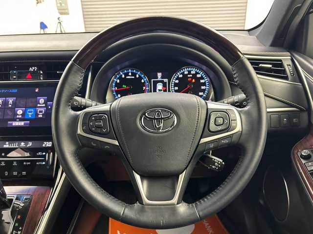 トヨタ ハリアー プレミアム アドバンスドP 三重県 2015(平27)年 5.8万km ブラック /禁煙車//純正ナビ//AM/FM/CD/DVD/フルセグ/Bluetooth//レーダークルーズコントロール//パノラミックビューモニター//JBLプレミアムサウンド//パワーシート//パワーバックドア//ハーフレザーシート//ワイヤレスチャージャー//オートライト//オートハイビーム//純正18インチAW