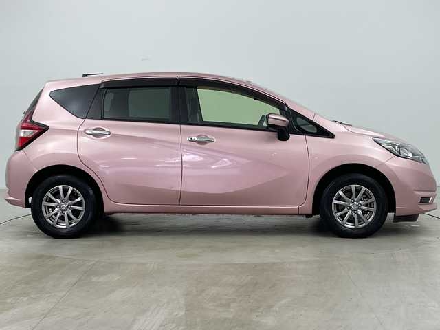 日産 ノート X FOUR スマートセーフティED 道央・札幌 2017(平29)年 2.6万km ピンク ・ワンオーナー/・4WD/・純正オーディオ&CD&AUX/・全方位カメラ/・エマージェンシーブレーキ/・デジタルインナーミラー/・ステアリングスイッチ/・コーナーセンサー/・LEDヘッドライト/・オートライト/・スマートキー/・スペアキー/・鉄ホイールスタッドレス積込