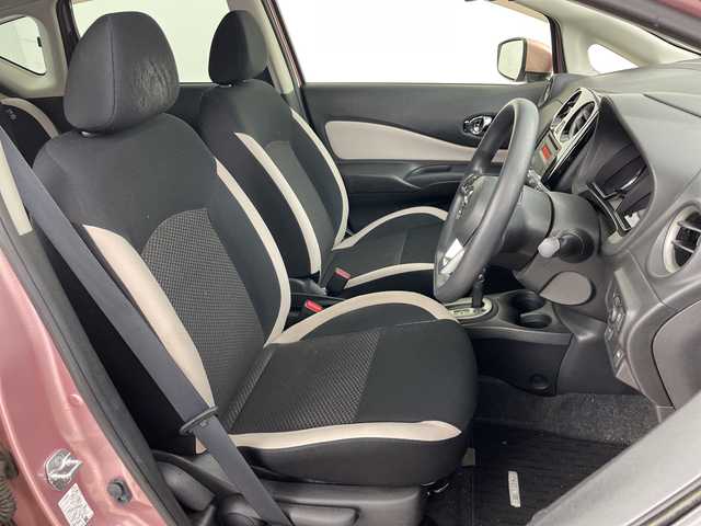 日産 ノート X FOUR スマートセーフティED 道央・札幌 2017(平29)年 2.6万km ピンク ・ワンオーナー/・4WD/・純正オーディオ&CD&AUX/・全方位カメラ/・エマージェンシーブレーキ/・デジタルインナーミラー/・ステアリングスイッチ/・コーナーセンサー/・LEDヘッドライト/・オートライト/・スマートキー/・スペアキー/・鉄ホイールスタッドレス積込