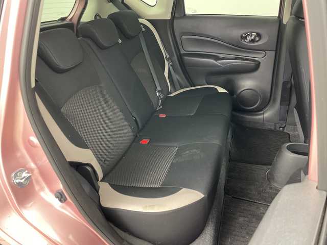 日産 ノート X FOUR スマートセーフティED 道央・札幌 2017(平29)年 2.6万km ピンク ・ワンオーナー/・4WD/・純正オーディオ&CD&AUX/・全方位カメラ/・エマージェンシーブレーキ/・デジタルインナーミラー/・ステアリングスイッチ/・コーナーセンサー/・LEDヘッドライト/・オートライト/・スマートキー/・スペアキー/・鉄ホイールスタッドレス積込