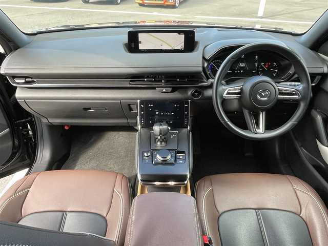 マツダ ＭＸ－３０ＥＶモデル ベーシックセット 群馬県 2021(令3)年 3.1万km ジェットブラックマイカ 純正8.8インチSDナビ/　(USB/BT/HDMI/スマホ連携)/フルセグTV/オートホールド/革調シートカバー/パドルシフト/アドバンストキーレスエントリーシステム/LEDヘッドライト/自動防眩ルームミラー/トノカバー/充電器車載/i-アクティブセンス/　・スマートブレーキサポート/　・AT誤発進抑制制御(前後)/　・360度ビューモニター/　・前側方接近車両検知/　・レーンキープアシスト/　・ドライバーアテンションアラート/　・レーダークルーズコントロール/　・ブラインドスポットモニター/　・車線逸脱警報システム/　・ドライバーモニタリング/保証書/取扱説明書