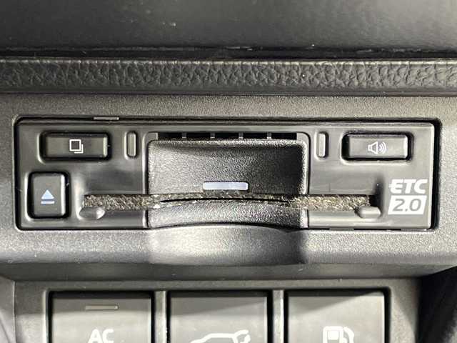 トヨタ プリウス Z 神奈川県 2024(令6)年 1.8万km プラチナホワイトパールマイカ モデリスタ17インチアルミホイール/純正12.3型ディスプレイオーディオ/Tコネクトナビ/フルセグ　Bluetooth　USB　Miracast　AM FM/パノラミックビューモニター/パワーバックドア/デジタルインナーミラー/純正ビルトインETC2.0/AC100Vコンセント/純正前後ドライブレコーダー【DA連動】/セーフティセンス/プリクラッシュセーフティ/レーダークルーズコントロール/レーントレーシングアシスト/ロードサインアシスト/アダブティブハイビームアシスト/ブラインドスポットモニター/フロント/リアクロストラフィックアラート/プロアクティブドライビングアシスト/安心降車アシスト/後方車両接近検知/パーキングサポートブレーキ/オートハイビーム/後退速度抑制/発進遅れ告知/周辺車両接近時サポート/前後ソナー/革巻きステアリング/ステアリングヒーター/合皮シート/運転席パワーシート/ポジションメモリ/前席シートヒーター/ベンチレーション/DRIVEMODE/LEDヘッドランンプ/LEDフロントフォグランプ/オートライト/スペアキー