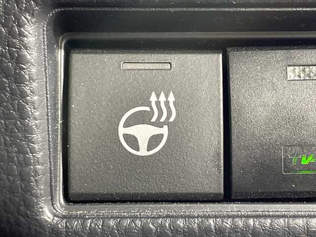 トヨタ プリウス Z 神奈川県 2024(令6)年 1.8万km プラチナホワイトパールマイカ モデリスタ17インチアルミホイール/純正12.3型ディスプレイオーディオ/Tコネクトナビ/フルセグ　Bluetooth　USB　Miracast　AM FM/パノラミックビューモニター/パワーバックドア/デジタルインナーミラー/純正ビルトインETC2.0/AC100Vコンセント/純正前後ドライブレコーダー【DA連動】/セーフティセンス/プリクラッシュセーフティ/レーダークルーズコントロール/レーントレーシングアシスト/ロードサインアシスト/アダブティブハイビームアシスト/ブラインドスポットモニター/フロント/リアクロストラフィックアラート/プロアクティブドライビングアシスト/安心降車アシスト/後方車両接近検知/パーキングサポートブレーキ/オートハイビーム/後退速度抑制/発進遅れ告知/周辺車両接近時サポート/前後ソナー/革巻きステアリング/ステアリングヒーター/合皮シート/運転席パワーシート/ポジションメモリ/前席シートヒーター/ベンチレーション/DRIVEMODE/LEDヘッドランンプ/LEDフロントフォグランプ/オートライト/スペアキー