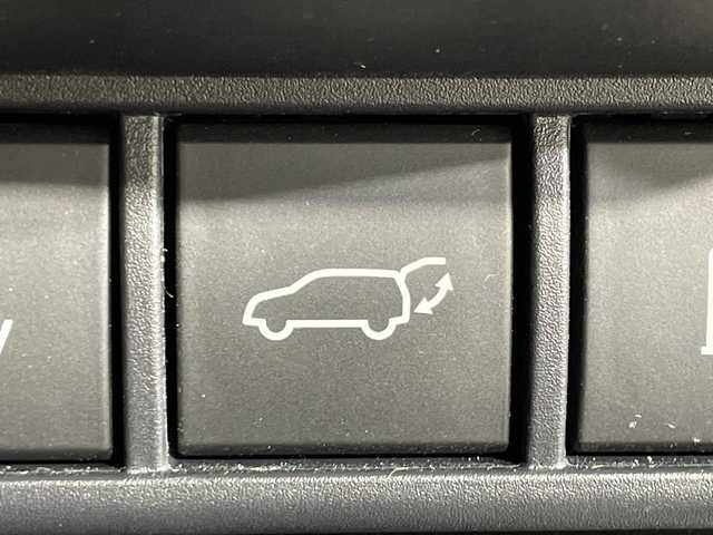 トヨタ プリウス Z 神奈川県 2024(令6)年 1.8万km プラチナホワイトパールマイカ モデリスタ17インチアルミホイール/純正12.3型ディスプレイオーディオ/Tコネクトナビ/フルセグ　Bluetooth　USB　Miracast　AM FM/パノラミックビューモニター/パワーバックドア/デジタルインナーミラー/純正ビルトインETC2.0/AC100Vコンセント/純正前後ドライブレコーダー【DA連動】/セーフティセンス/プリクラッシュセーフティ/レーダークルーズコントロール/レーントレーシングアシスト/ロードサインアシスト/アダブティブハイビームアシスト/ブラインドスポットモニター/フロント/リアクロストラフィックアラート/プロアクティブドライビングアシスト/安心降車アシスト/後方車両接近検知/パーキングサポートブレーキ/オートハイビーム/後退速度抑制/発進遅れ告知/周辺車両接近時サポート/前後ソナー/革巻きステアリング/ステアリングヒーター/合皮シート/運転席パワーシート/ポジションメモリ/前席シートヒーター/ベンチレーション/DRIVEMODE/LEDヘッドランンプ/LEDフロントフォグランプ/オートライト/スペアキー