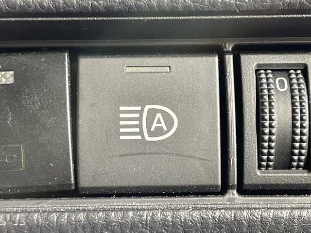 トヨタ プリウス Z 神奈川県 2024(令6)年 1.8万km プラチナホワイトパールマイカ モデリスタ17インチアルミホイール/純正12.3型ディスプレイオーディオ/Tコネクトナビ/フルセグ　Bluetooth　USB　Miracast　AM FM/パノラミックビューモニター/パワーバックドア/デジタルインナーミラー/純正ビルトインETC2.0/AC100Vコンセント/純正前後ドライブレコーダー【DA連動】/セーフティセンス/プリクラッシュセーフティ/レーダークルーズコントロール/レーントレーシングアシスト/ロードサインアシスト/アダブティブハイビームアシスト/ブラインドスポットモニター/フロント/リアクロストラフィックアラート/プロアクティブドライビングアシスト/安心降車アシスト/後方車両接近検知/パーキングサポートブレーキ/オートハイビーム/後退速度抑制/発進遅れ告知/周辺車両接近時サポート/前後ソナー/革巻きステアリング/ステアリングヒーター/合皮シート/運転席パワーシート/ポジションメモリ/前席シートヒーター/ベンチレーション/DRIVEMODE/LEDヘッドランンプ/LEDフロントフォグランプ/オートライト/スペアキー