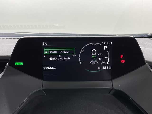 トヨタ プリウス Z 神奈川県 2024(令6)年 1.8万km プラチナホワイトパールマイカ モデリスタ17インチアルミホイール/純正12.3型ディスプレイオーディオ/Tコネクトナビ/フルセグ　Bluetooth　USB　Miracast　AM FM/パノラミックビューモニター/パワーバックドア/デジタルインナーミラー/純正ビルトインETC2.0/AC100Vコンセント/純正前後ドライブレコーダー【DA連動】/セーフティセンス/プリクラッシュセーフティ/レーダークルーズコントロール/レーントレーシングアシスト/ロードサインアシスト/アダブティブハイビームアシスト/ブラインドスポットモニター/フロント/リアクロストラフィックアラート/プロアクティブドライビングアシスト/安心降車アシスト/後方車両接近検知/パーキングサポートブレーキ/オートハイビーム/後退速度抑制/発進遅れ告知/周辺車両接近時サポート/前後ソナー/革巻きステアリング/ステアリングヒーター/合皮シート/運転席パワーシート/ポジションメモリ/前席シートヒーター/ベンチレーション/DRIVEMODE/LEDヘッドランンプ/LEDフロントフォグランプ/オートライト/スペアキー