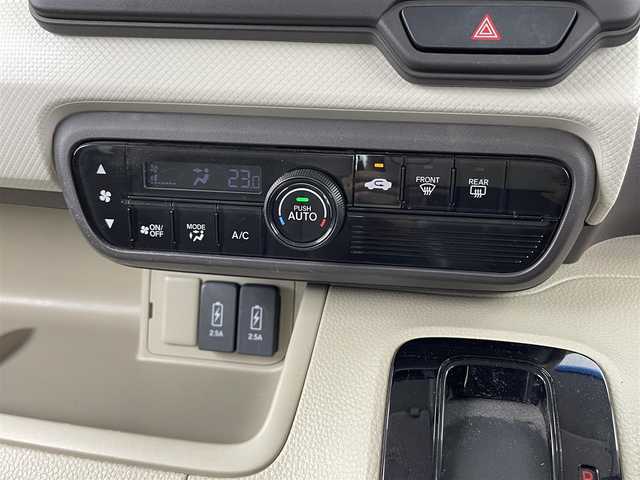 ホンダ Ｎ ＢＯＸ G L ホンダセンシング 大分県 2018(平30)年 6万km ブリリアントスポーティブルーメタリック2トーン ホンダセンシング /・衝突軽減ブレーキ/・誤発進抑制機能/・歩行者事故低減ステアリング/・路外逸脱抑制機能/・アダプティブクルーズコントロール/・車線維持支援システム/・オートハイビーム/・先行車発進お知らせ機能/・標識認識機能/社外ナビ 【MDV-D504BT】/（フルセグ/Bluetooth)/バックカメラ/両側電動スライドドア/スマートキー/プッシュスタート/ビルトインETC/LEDヘッドライト/オートライト/カーテンエアバック