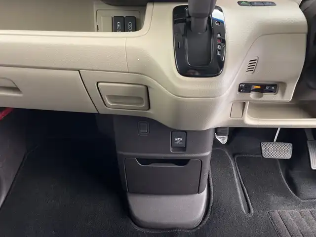 ホンダ Ｎ ＢＯＸ G L ホンダセンシング 鹿児島県 2018(平30)年 6万km ブリリアントスポーティブルーメタリック2トーン ホンダセンシング /・衝突軽減ブレーキ/・誤発進抑制機能/・歩行者事故低減ステアリング/・路外逸脱抑制機能/・アダプティブクルーズコントロール/・車線維持支援システム/・オートハイビーム/・先行車発進お知らせ機能/・標識認識機能/社外ナビ 【MDV-D504BT】/（フルセグ/Bluetooth)/バックカメラ/両側電動スライドドア/スマートキー/プッシュスタート/ビルトインETC/LEDヘッドライト/オートライト/カーテンエアバック