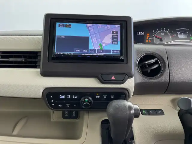 ホンダ Ｎ ＢＯＸ G L ホンダセンシング 鹿児島県 2018(平30)年 6万km ブリリアントスポーティブルーメタリック2トーン ホンダセンシング /・衝突軽減ブレーキ/・誤発進抑制機能/・歩行者事故低減ステアリング/・路外逸脱抑制機能/・アダプティブクルーズコントロール/・車線維持支援システム/・オートハイビーム/・先行車発進お知らせ機能/・標識認識機能/社外ナビ 【MDV-D504BT】/（フルセグ/Bluetooth)/バックカメラ/両側電動スライドドア/スマートキー/プッシュスタート/ビルトインETC/LEDヘッドライト/オートライト/カーテンエアバック