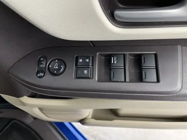 ホンダ Ｎ ＢＯＸ G L ホンダセンシング 鹿児島県 2018(平30)年 6万km ブリリアントスポーティブルーメタリック2トーン ホンダセンシング /・衝突軽減ブレーキ/・誤発進抑制機能/・歩行者事故低減ステアリング/・路外逸脱抑制機能/・アダプティブクルーズコントロール/・車線維持支援システム/・オートハイビーム/・先行車発進お知らせ機能/・標識認識機能/社外ナビ 【MDV-D504BT】/（フルセグ/Bluetooth)/バックカメラ/両側電動スライドドア/スマートキー/プッシュスタート/ビルトインETC/LEDヘッドライト/オートライト/カーテンエアバック