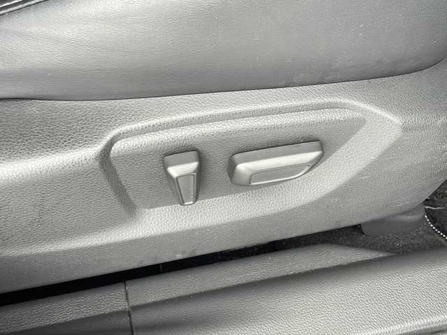 三菱 エクリプス クロス ＰＨＥＶ P 愛知県 2023(令5)年 1.3万km アメジストブラック 衝突軽減システム/ディスプレイオーディオ（ナビあり）/全方位カメラ/クルーズコントロール/シートヒーター/Bluetooth/バックカメラ/電動リアゲート/パワーシート/ヘッドアップディスプレイ/コーナーセンサー/純正アルミホイール/ブラインドスポットモニター/LEDヘッドライト/パドルシフト/ステアリングヒーター/オートマチックハイビーム/ETC/ステアリングスイッチ/スマートキー/プッシュスタート