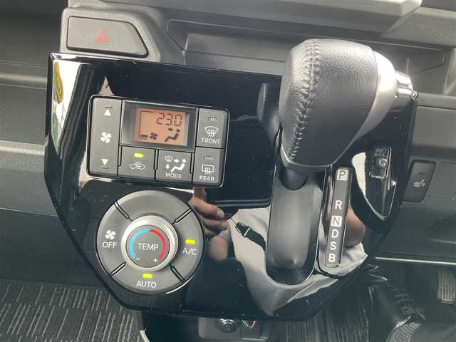 トヨタ ピクシスメガ Gターボ SAⅢ 滋賀県 2022(令4)年 2万km Ｄグリーン オフビートカーキメタリック（G55）/ワンオーナー/ターボ車/スマートアシストIII/純正7インチナビ/Bluetooth、CD、SD、フルセグテレビ/バックカメラ/純正ETC/両側パワースライドドア/フロント360°リアドライブレコーダー/LEDヘッドライト、LEDフォグランプ/運転席シートヒーター/社外14インチアルミホイール/レーダー探知機/スペアキー有り/取扱説明書/保証書
