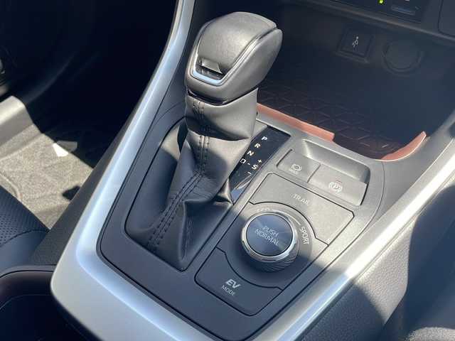 トヨタ ＲＡＶ４ ハイブリッドG 兵庫県 2021(令3)年 4万km ホワイトパールクリスタルシャイン ワンオーナー/純正ナビ/TV/AM/FM/Microcast/Bluetooth/USB/クルーズコントロール/レーントレーシングアシスト/プリクラッシュセーフティ/ブラインドスポットモニター/リヤクロストラフィックアラート/パーキングサポートブレーキ/ロードサインアシスト/プッシュスタート/スマートキー×２/MTモード付き/ETC/ドラレコ前後/全方位モニター/パワーバックドア/レザーシート/純正フロアマット/純正アルミホイール/シートヒーター/シートクーラー/ハンドルヒーター/ステアリングリモコン/シートメモリー/電動パーキング/オートホールド