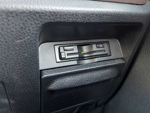 トヨタ エスクァイア ハイブリッド Gi 埼玉県 2015(平27)年 12.8万km ブラック (株)IDOMが運営する【じしゃロン川越店】の自社ローン専用車両になります。こちらは現金またはオートローンご利用時の価格です。自社ローンご希望の方は別途その旨お申付け下さい/社外ALPINEＳＤナビ/（AM/FM/CD/DVD/BT)/バックカメラ　/フルセグＴＶ　/ＥＴＣ　/両側パワースライドドア　/前席シートヒーター　/ＬＥＤヘッドライト　/オートライト　/レザーシート　/クルーズコントロール　/ＬＥＤヘッドライト　