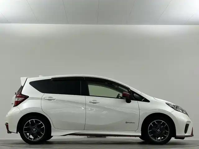 日産 ノート e－パワー ニスモ 埼玉県 2017(平29)年 4万km ブリリアントホワイトパール ワンオーナー　カロッツェリアＳＤナビ　バックカメラ　Ｂｌｕｅｔｏｏｔｈ　ＴＶ　エマージェンシーブレーキ　レーンアシスト　純正フロアマット　純正１６インチホイール　ＥＴＣ　純正ＬＥＤヘッドライト