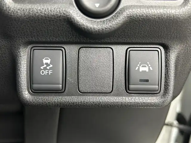 日産 ノート e－パワー ニスモ 埼玉県 2017(平29)年 4万km ブリリアントホワイトパール ワンオーナー　カロッツェリアＳＤナビ　バックカメラ　Ｂｌｕｅｔｏｏｔｈ　ＴＶ　エマージェンシーブレーキ　レーンアシスト　純正フロアマット　純正１６インチホイール　ＥＴＣ　純正ＬＥＤヘッドライト