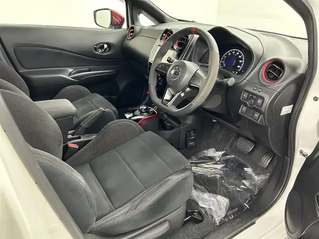 日産 ノート e－パワー ニスモ 埼玉県 2017(平29)年 4万km ブリリアントホワイトパール ワンオーナー　カロッツェリアＳＤナビ　バックカメラ　Ｂｌｕｅｔｏｏｔｈ　ＴＶ　エマージェンシーブレーキ　レーンアシスト　純正フロアマット　純正１６インチホイール　ＥＴＣ　純正ＬＥＤヘッドライト