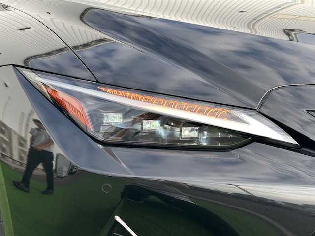レクサス ＩＳ 300h Fスポーツ 香川県 2020(令2)年 1.7万km グラファイトブラックガラスフレーク 純正12.3型ナビゲーション/→フルセグ/→CD/DVD/バックカメラ/赤レザーシート/サンルーフ/ETC2.0/シートヒーター/ステアリングヒーター/レクサスセーフティシステム/→プリクラッシュセーフティ（衝突被害軽減）/→レーダークルーズコントロール/→レーントレーシングアシスト（ハンドル操作サポート）/→オートマチックハイビーム/→ロードサインアシスト（道路標識をディスプレイに表記）/ステアリングリモコン/パドルシフト/３眼LEDヘッドライト/クリアランスソナー（後方）/ドライブレコーダー（前後）/純正１９インチアルミホイール/赤レザーシート/純正フロアマット/スマートキー
