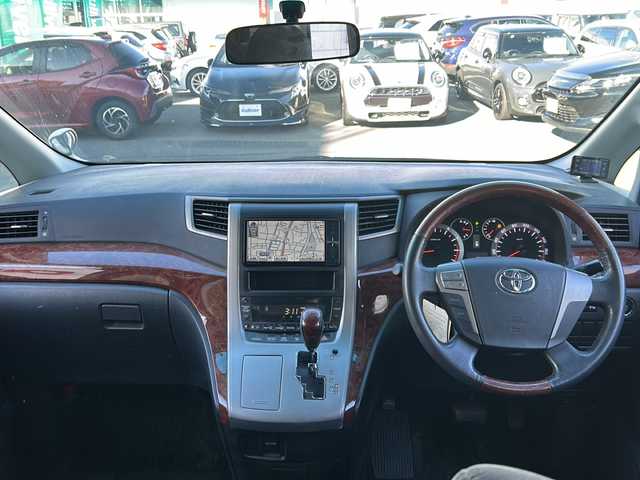 トヨタ アルファード 240S プライムセレクションⅡ 長野県 2010(平22)年 12.2万km ホワイトパールクリスタルシャイン ・純正7インチHDDナビゲーション/CD DVD ワンセグTV Bluetooth/・バックカメラ/・ビルトインETC/・両側パワースライドドア/・フリップダウンモニター/・パワーバックドア/・コーナーセンサー/・純正18インチアルミホイール/・HIDヘッドライト/・オートライト/・横滑り防止装置/・オットマン/・フロアマット/・ウィンカーミラー/・電動格納ミラー
