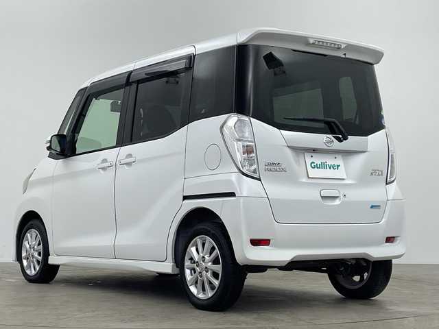 日産 デイズ ルークス ハイウェイスターX 鹿児島県 2015(平27)年 7.3万km ホワイトパール 純正SDナビ/（AM/FM/CD/DVD/Bluetooth/フルセグ）/アラウンドビューモニター/ETC/片側パワースライドドア/衝突被害軽減ブレーキ/純正フロアマット/純正AW14インチ/横滑り防止装置/アイドリングストップ/スマートキー/保証書/取扱説明書