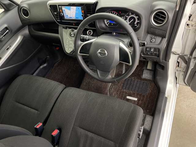 日産 デイズ ルークス ハイウェイスターX 鹿児島県 2015(平27)年 7.3万km ホワイトパール 純正SDナビ/（AM/FM/CD/DVD/Bluetooth/フルセグ）/アラウンドビューモニター/ETC/片側パワースライドドア/衝突被害軽減ブレーキ/純正フロアマット/純正AW14インチ/横滑り防止装置/アイドリングストップ/スマートキー/保証書/取扱説明書