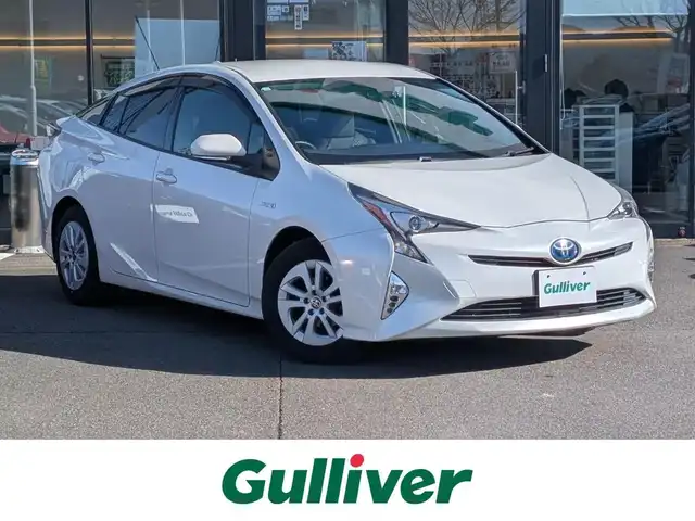 トヨタ プリウス S 福井県 2016(平28)年 7.8万km ホワイトパールクリスタルシャイン 純正SDナビ/AM/FM/フルセグ/BT/CD/AUX/バックカメラ/衝突被害軽減システム/レーダークルーズコントロール/前後コーナーセンサー/レーンキープアシスト/横滑り防止装置/盗難防止装置/アイドリングストップ/前方ドライブレコーダー/ビルトインETC/純正フロアマット/ダブル＋サイドエアバッグ/カーテンエアバッグ/オートハイビーム/LEDヘッドライト/スマートキー