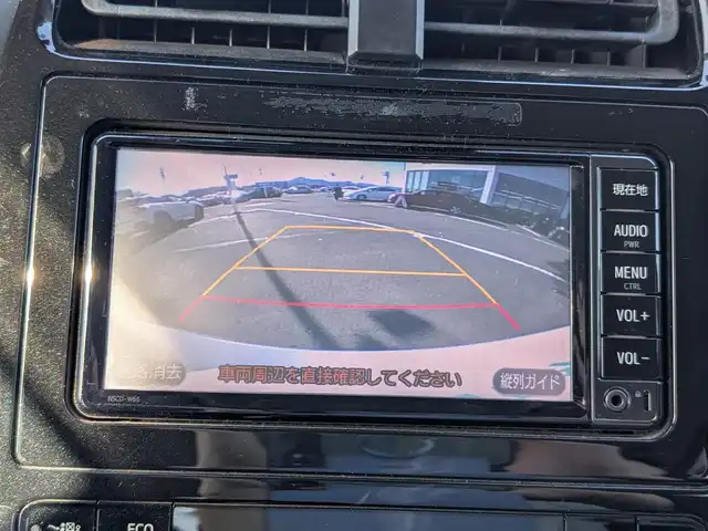 トヨタ プリウス S 福井県 2016(平28)年 7.8万km ホワイトパールクリスタルシャイン 純正SDナビ/AM/FM/フルセグ/BT/CD/AUX/バックカメラ/衝突被害軽減システム/レーダークルーズコントロール/前後コーナーセンサー/レーンキープアシスト/横滑り防止装置/盗難防止装置/アイドリングストップ/前方ドライブレコーダー/ビルトインETC/純正フロアマット/ダブル＋サイドエアバッグ/カーテンエアバッグ/オートハイビーム/LEDヘッドライト/スマートキー