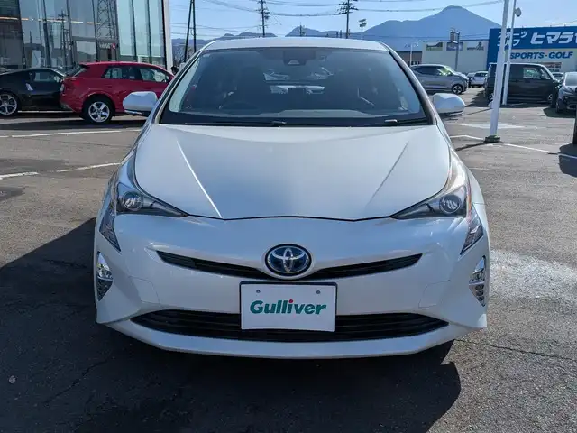 トヨタ プリウス S 福井県 2016(平28)年 7.8万km ホワイトパールクリスタルシャイン 純正SDナビ/AM/FM/フルセグ/BT/CD/AUX/バックカメラ/衝突被害軽減システム/レーダークルーズコントロール/前後コーナーセンサー/レーンキープアシスト/横滑り防止装置/盗難防止装置/アイドリングストップ/前方ドライブレコーダー/ビルトインETC/純正フロアマット/ダブル＋サイドエアバッグ/カーテンエアバッグ/オートハイビーム/LEDヘッドライト/スマートキー