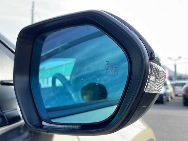 トヨタ ヤリスクロス ハイブリッド Z 山口県 2022(令4)年 2.6万km ブラックマイカ/ベージュ 2トーン 純正ディスプレイオーディオ/Bluetooth/バックカメラ/トヨタセーフティセンス/レーンキープアシスト/ブラインドスポットモニター/前席シートヒーター/ステアリングヒーター/パワーバックドア/D/席パワーシート/レーダークルーズコントロール/ステアリングスイッチ/電子制御パーキングブレーキ/横滑り防止装置/USBソケット1口/LEDヘッドライト/オートライト/オートマチックハイビーム/純正フロアマット/保証書・取説