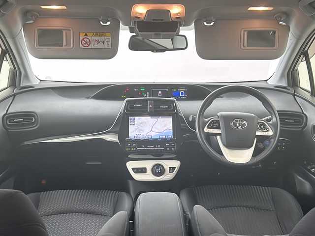 トヨタ プリウス Sセーフティプラス 秋田県 2017(平29)年 5.3万km ホワイトパールクリスタルシャイン 4WD/ワンオーナー/寒冷地仕様/純正9インチナビ（CD/DVD/BT/SD/フルセグ）/バックカメラ/オートクルーズコントロール/レーンディパーチャーアラート/プリクラッシュセーフティ/ヘッドアップディスプレイ/AC100V1500W電源/ビルトインETC/ワイパーデアイサー/LEDヘッドライト/オートライト/オートハイビーム/クリアランスソナー/取説・保証書/スペアキー/サイド＆カーテンエアバッグ