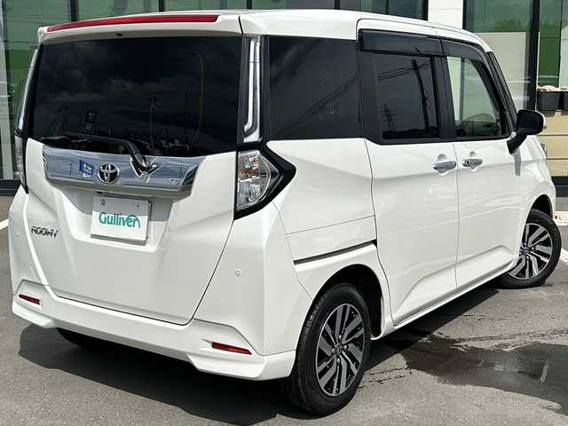 トヨタ ルーミー カスタムG 青森県 2023(令5)年 1.2万km パールホワイトⅢ ・寒冷地仕様/・４WD/・社外9インチメモリナビ/　（AM　FM　CD　DVD　TV　BT　SD）/・バックカメラ/・スマートキー/・プッシュスタート/・レーダークルーズコントロール/・純正エンジンスターター/・アイドリングストップ/・スマートアシスト/・先行車発進通知/・衝突警報/・車線逸脱警報/・ふらつき警報/・社外前後型ドライブレーコーダー/・プッシュスタート/・純正アルミホイール/・フロントフォグ/・ドアバイザー/・保証書/・取扱説明書
