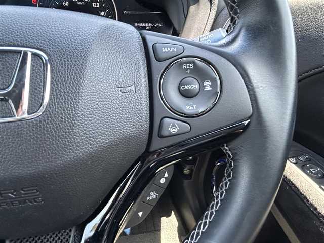 ホンダ ヴェゼル ハイブリッド RS ホンダセンシング 福岡県 2016(平28)年 2.2万km ホワイトオーキッドパール ・純正ナビ/（BLUETOOTH/フルセグ/バックカメラ/DVD再生/・ETC/・スペアキー/・シートヒーター/・プッシュスタート/・レーンキープアシスト/・カーテンエアバッグ/・ハーフレザーシート/・純正アルミホイール/・LEDライト/・オートライト/・電動格納ミラー/・保証書