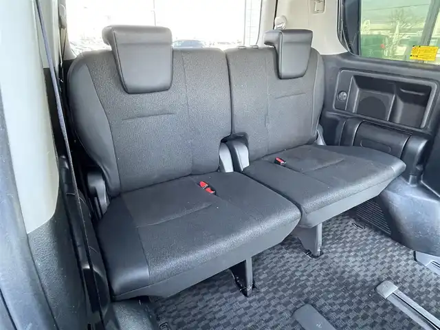 トヨタ ヴォクシー ZS 煌Ⅲ 道央・札幌 2013(平25)年 11.4万km ブラック ４WD/ワンオーナー/寒冷地仕様/純正ディーラーOPナビ/CD/DVD/BT/フルセグ/バックカメラ/センターデフロック/ワイパーデアイサー/両側パワースライドドア/ハーフレザーシート/革巻きステアリング/ステアリングリモコン/パドルシフト/MTモード付AT/プッシュスタート/スマートキー/HIDヘッドライト/オートライト/フォグランプ/電動格納ミラー/ウィンカーミラー/純正フロアマット/ドアバイザー/スペアキー/社外エンジンスターター/社外AW付冬タイヤ積込/195/65/R15/2022年/山6mm