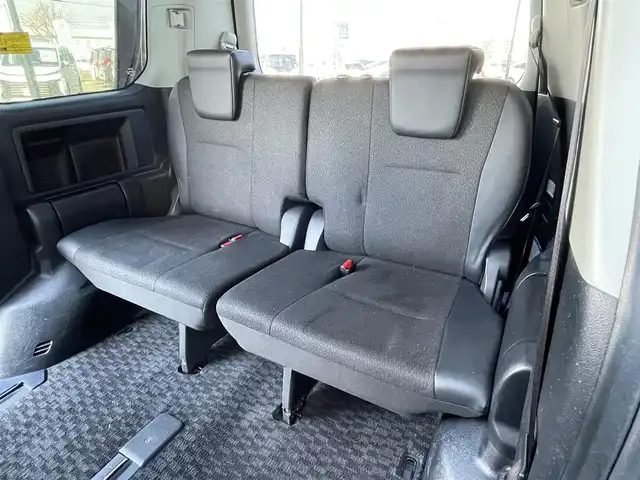 トヨタ ヴォクシー ZS 煌Ⅲ 道央・札幌 2013(平25)年 11.4万km ブラック ４WD/ワンオーナー/寒冷地仕様/純正ディーラーOPナビ/CD/DVD/BT/フルセグ/バックカメラ/センターデフロック/ワイパーデアイサー/両側パワースライドドア/ハーフレザーシート/革巻きステアリング/ステアリングリモコン/パドルシフト/MTモード付AT/プッシュスタート/スマートキー/HIDヘッドライト/オートライト/フォグランプ/電動格納ミラー/ウィンカーミラー/純正フロアマット/ドアバイザー/スペアキー/社外エンジンスターター/社外AW付冬タイヤ積込/195/65/R15/2022年/山6mm