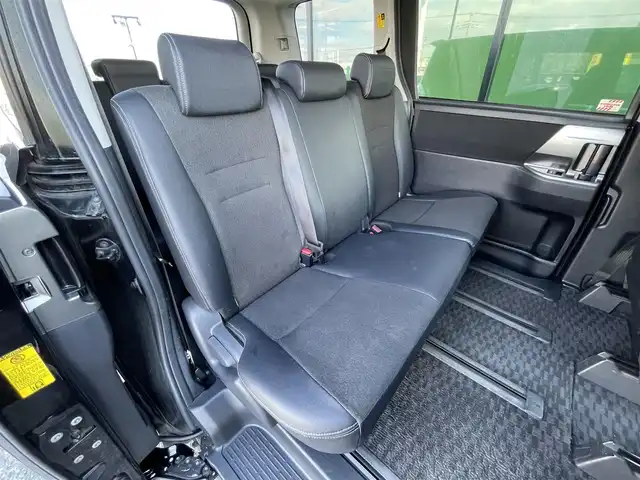 トヨタ ヴォクシー ZS 煌Ⅲ 道央・札幌 2013(平25)年 11.4万km ブラック ４WD/ワンオーナー/寒冷地仕様/純正ディーラーOPナビ/CD/DVD/BT/フルセグ/バックカメラ/センターデフロック/ワイパーデアイサー/両側パワースライドドア/ハーフレザーシート/革巻きステアリング/ステアリングリモコン/パドルシフト/MTモード付AT/プッシュスタート/スマートキー/HIDヘッドライト/オートライト/フォグランプ/電動格納ミラー/ウィンカーミラー/純正フロアマット/ドアバイザー/スペアキー/社外エンジンスターター/社外AW付冬タイヤ積込/195/65/R15/2022年/山6mm