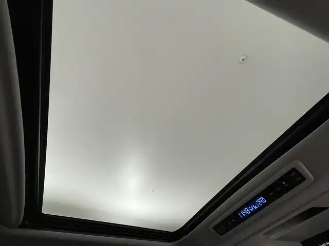 トヨタ アルファード S Cパッケージ 福岡県 2022(令4)年 2.3万km ホワイトパールクリスタルシャイン Ｗサンルーフ　/後席モニター　/純正１０．５型ナビ（フルセグTV）　/全方位カメラ　/ビルトインETC２．０　/ＪＢＬサウンド　/デジタルルームミラー　/セーフティセンス　/レーダークルーズコントロール　/衝突軽減ブレーキ　/レーンキープ　/ブラインドスポットモニター　/アクセル踏み間違い防止　/ＭＴモード付き　/パーキングアシスト　/シートベンチレーション／ヒーター　/ステアリングヒーター　/両側電動スライドドア　/パワーバックドア　/純正１８インチＡＷ　/３眼ＬＥＤ
