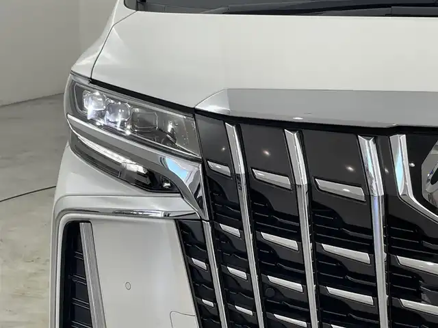 トヨタ アルファード S Cパッケージ 福岡県 2022(令4)年 2.3万km ホワイトパールクリスタルシャイン Ｗサンルーフ　/後席モニター　/純正１０．５型ナビ（フルセグTV）　/全方位カメラ　/ビルトインETC２．０　/ＪＢＬサウンド　/デジタルルームミラー　/セーフティセンス　/レーダークルーズコントロール　/衝突軽減ブレーキ　/レーンキープ　/ブラインドスポットモニター　/アクセル踏み間違い防止　/ＭＴモード付き　/パーキングアシスト　/シートベンチレーション／ヒーター　/ステアリングヒーター　/両側電動スライドドア　/パワーバックドア　/純正１８インチＡＷ　/３眼ＬＥＤ