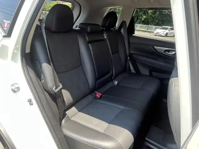日産 エクストレイル 20X エマージェンシーブレーキ 高知県 2015(平27)年 8.7万km ブリリアントホワイトパール (株)IDOMが運営する【じしゃロン高知店】の自社ローン専用車両になります。こちらは現金またはオートローンご利用時の価格です。自社ローンご希望の方は別途その旨お申付け下さい