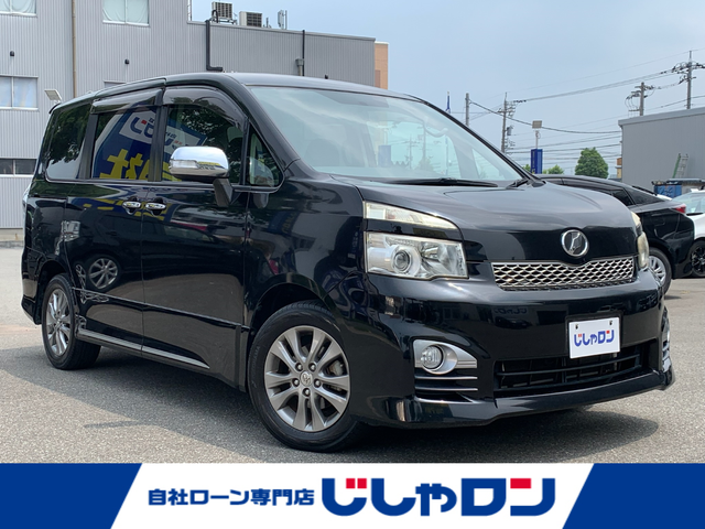 トヨタ ヴォクシー ZS 煌Ⅱ 福井県 2012(平24)年 9.4万km ブラック (株)IDOMが運営する【じしゃロン福井店】の自社ローン専用車両になりますこちらは現金またはオートローンご利用時の価格です。自社ローンご希望の方は別途その旨お申付け下さい/純正ナビ/Bluetooth/CD/DVD/フルセグTV/両側パワースライドドア/ウォークスルー/オートライト/フォグライト/ETC/純正アルミホイール/ドアバイザー/パドルシフト/プッシュスタート/スマートキー/取扱説明書