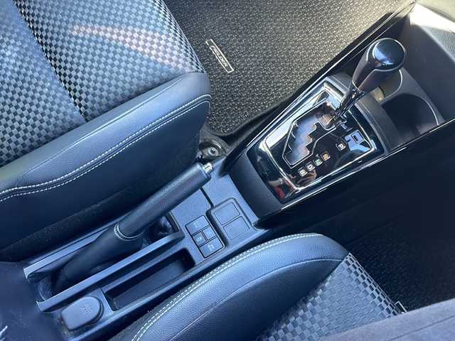 トヨタ カローラ フィールダー ハイブリッドG ダブルバイビー 岐阜県 2015(平27)年 17.6万km ブラックマイカ 登録時走行距離：175283km/ナビ（MDV-L502W）/フルセグテレビ・Bluetooth/モデリスタエアロ/レーンキープアシスト/ETC/衝突被害軽減システム/LEDヘッドライト/オートライト/オートマチックハイビーム/フォグライト/純正16インチアルミホイール/純正フロアマット/ドアバイザー/プッシュスタート/スマートキー/保証書