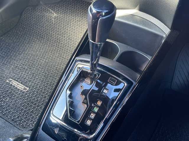 トヨタ カローラ フィールダー ハイブリッドG ダブルバイビー 岐阜県 2015(平27)年 17.6万km ブラックマイカ 登録時走行距離：175283km/ナビ（MDV-L502W）/フルセグテレビ・Bluetooth/モデリスタエアロ/レーンキープアシスト/ETC/衝突被害軽減システム/LEDヘッドライト/オートライト/オートマチックハイビーム/フォグライト/純正16インチアルミホイール/純正フロアマット/ドアバイザー/プッシュスタート/スマートキー/保証書