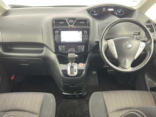 日産 セレナ ハイウェイS S HV Aセーフ 埼玉県 2015(平27)年 5.5万km ブルームーンホワイトP 純正ナビ/・Bluetooth/・CD/DVD/・フルセグテレビ/全方位モニター/クルーズコントロール/衝突軽減ブレーキ/レーンキープアシスト/前後コーナーセンサー/オートライト/ＥＴＣ/スマートキー