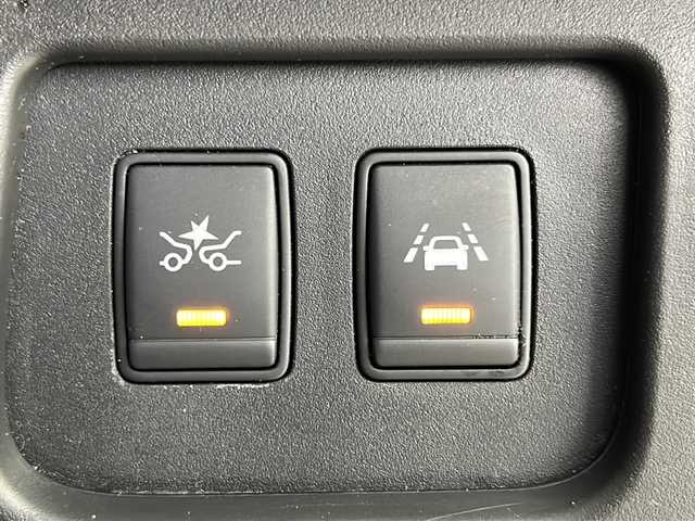 日産 セレナ ハイウェイS S HV Aセーフ 埼玉県 2015(平27)年 5.5万km ブルームーンホワイトP 純正ナビ/・Bluetooth/・CD/DVD/・フルセグテレビ/全方位モニター/クルーズコントロール/衝突軽減ブレーキ/レーンキープアシスト/前後コーナーセンサー/オートライト/ＥＴＣ/スマートキー