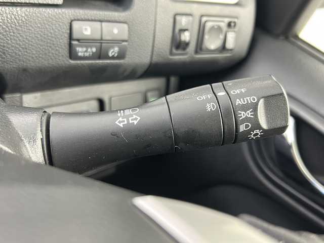 日産 セレナ ハイウェイS S HV Aセーフ 埼玉県 2015(平27)年 5.5万km ブルームーンホワイトP 純正ナビ/・Bluetooth/・CD/DVD/・フルセグテレビ/全方位モニター/クルーズコントロール/衝突軽減ブレーキ/レーンキープアシスト/前後コーナーセンサー/オートライト/ＥＴＣ/スマートキー