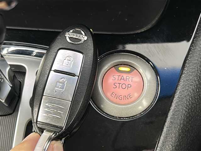 日産 セレナ ハイウェイS S HV Aセーフ 埼玉県 2015(平27)年 5.5万km ブルームーンホワイトP 純正ナビ/・Bluetooth/・CD/DVD/・フルセグテレビ/全方位モニター/クルーズコントロール/衝突軽減ブレーキ/レーンキープアシスト/前後コーナーセンサー/オートライト/ＥＴＣ/スマートキー