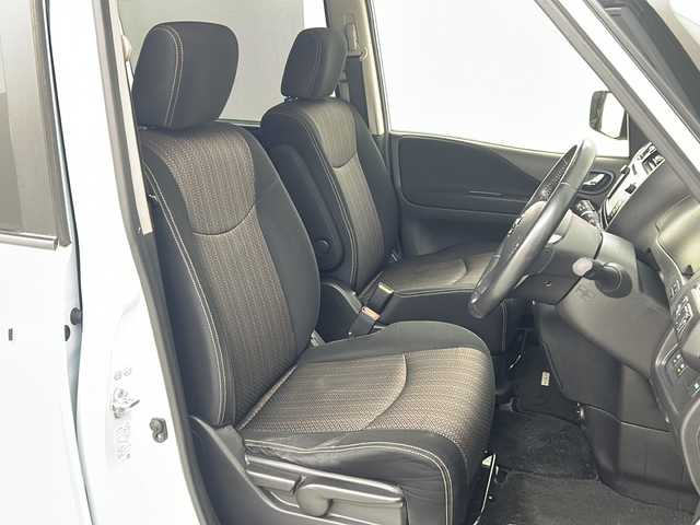 日産 セレナ ハイウェイS S HV Aセーフ 埼玉県 2015(平27)年 5.5万km ブルームーンホワイトP 純正ナビ/・Bluetooth/・CD/DVD/・フルセグテレビ/全方位モニター/クルーズコントロール/衝突軽減ブレーキ/レーンキープアシスト/前後コーナーセンサー/オートライト/ＥＴＣ/スマートキー